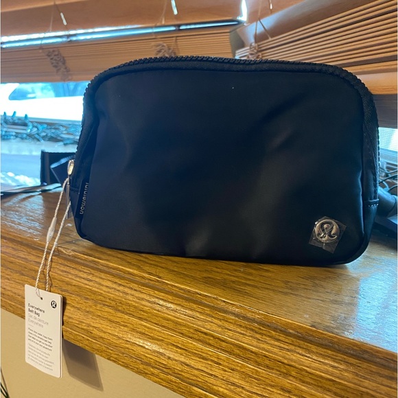 lululemon athletica Handbags - Lululemon Everywhere Belted Bag 1L, Brand New With Tags